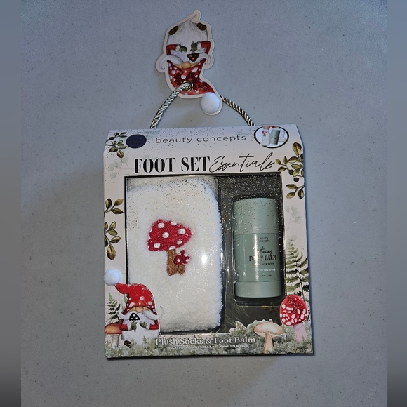 Fuzzy Plush Socks and Foot Balm Beauty Bundle Gift Christmas ❤️ - Picture 1 of 3